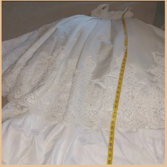 White Satin Beaded Embroidered Ball Gown Wedding Dress with Train Sz 14 - Picture 15 of 16